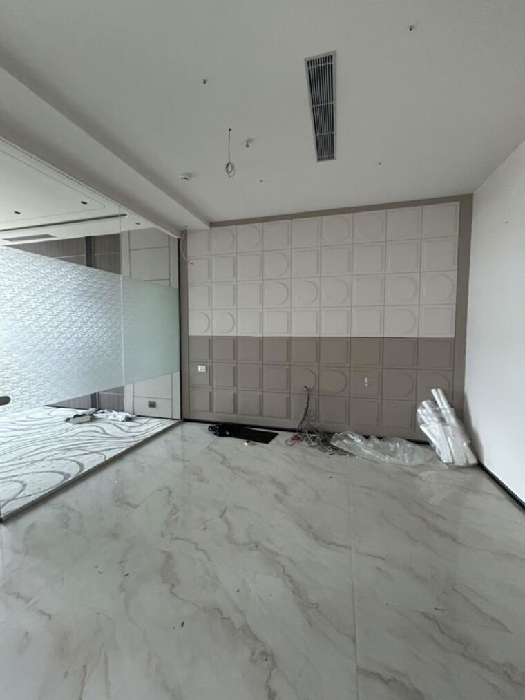 Room, one-lodha-place Commercial Office Space 1090 Sq.Ft. In Lower Parel Mumbai 10434035