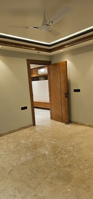 Room in 4 BHK Builder Floor at Sushant Lok I – for Sale
