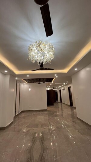 Room in 4 BHK Builder Floor at Sushant Lok ii – for Sale