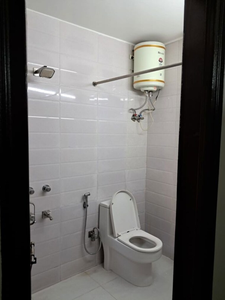 Bathroom, saket 2 Bedroom 800 Sq.Ft. Builder Floor In Saket Delhi 10434036