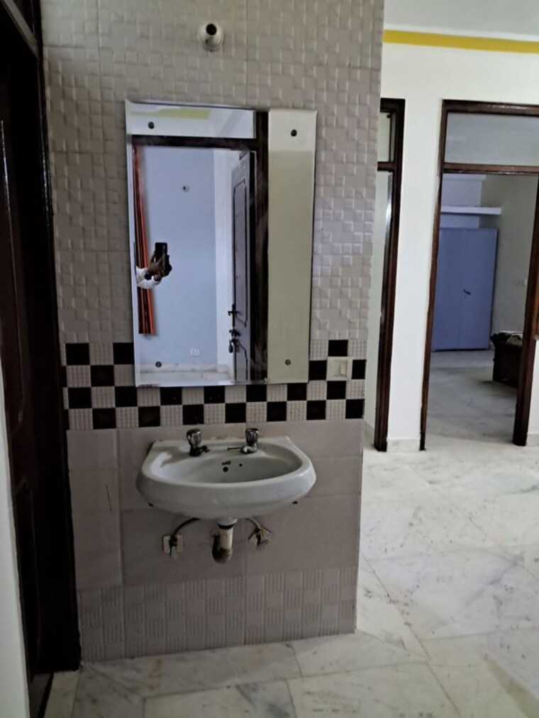 Bathroom, saket 2 Bedroom 800 Sq.Ft. Builder Floor In Saket Delhi 10434036