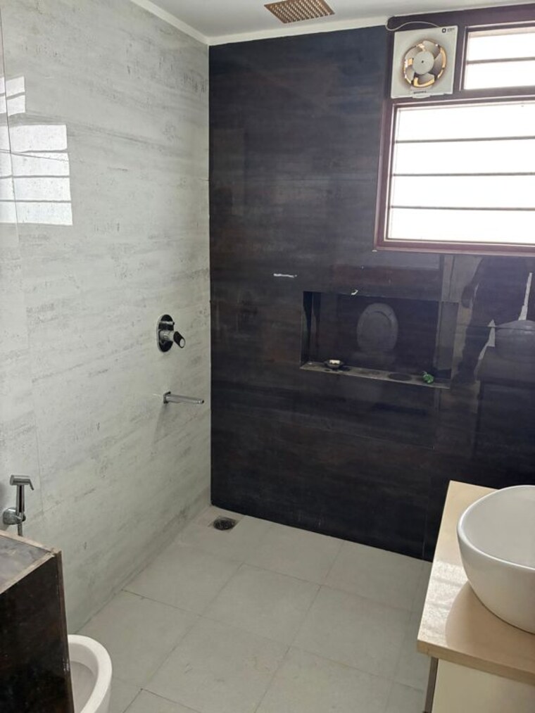 Bathroom, sector 21c 3 Bedroom 2475 Sq.Ft. Builder Floor In Sector 21c Faridabad 10434041