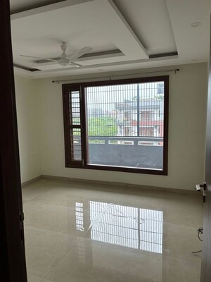 Room in 3 BHK Builder Floor at Sector 21c – for Sale