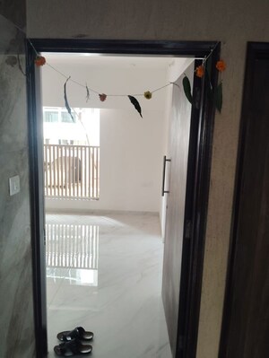 Room in 2 BHK Apartment at Vascon Orchids, Santacruz West – for Sale