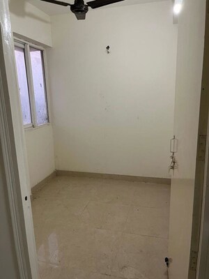 Room in 2.5 BHK Apartment at Signature Global Golf Greens, Sector 79 – for Sale