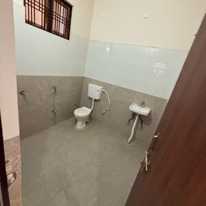 Furnished Amenities in 2 BHK Independent House at Gomti Nagar – for Rent