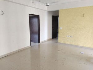 Room in 2 BHK Apartment at Supertech Cape Town, Sector 74 – for Rent