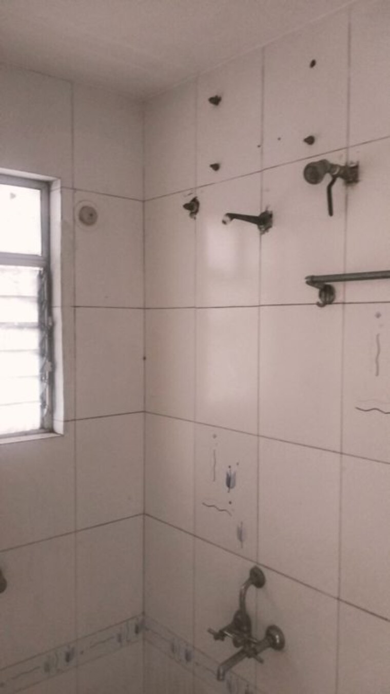 Bathroom, raheja-vistas-phase-ii 2 Bedroom 1200 Sq.Ft. Apartment In Mohammadwadi Pune 10434120