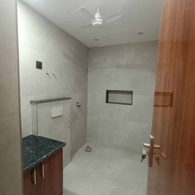 Bathroom, kalkaji 1.5 Bedroom 800 Sq.Ft. Builder Floor In Kalkaji Delhi 10434128