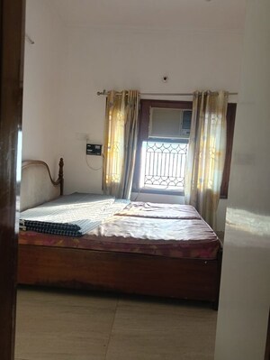 1 BHK Builder Floor For Rent in Sector 8