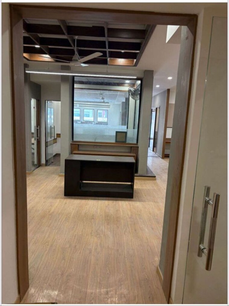 Parking, sector 64 Commercial Office Space 4000 Sq.Ft. In Sector 64 Noida 10434133