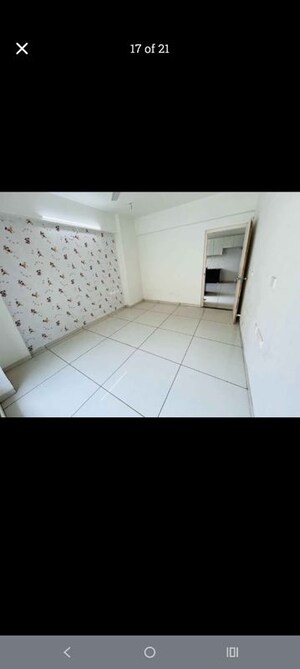 Room in 3 BHK Apartment at Thaltej – for Rent