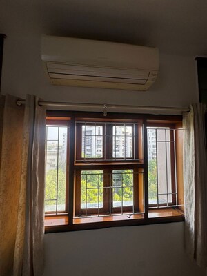 Room in 3 BHK Apartment at Bodakdev – for Rent