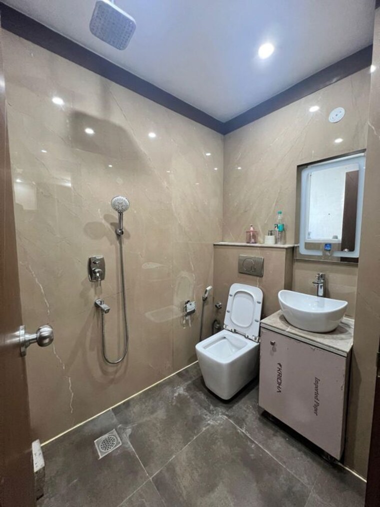 Bathroom, chattarpur 3 Bedroom 1996 Sq.Yd. Builder Floor In Chattarpur Delhi 10434201