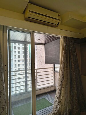 Room in 2 BHK Apartment at Puranik Rumah Bali, Ghodbunder Road – for Rent