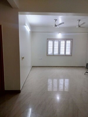 Room in 3 BHK Apartment at SGP Upasana Apartment, Ambawadi – for Rent