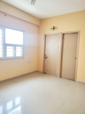 Room in 3 BHK Apartment at SGP Upasana Apartment, Ambawadi – for Rent