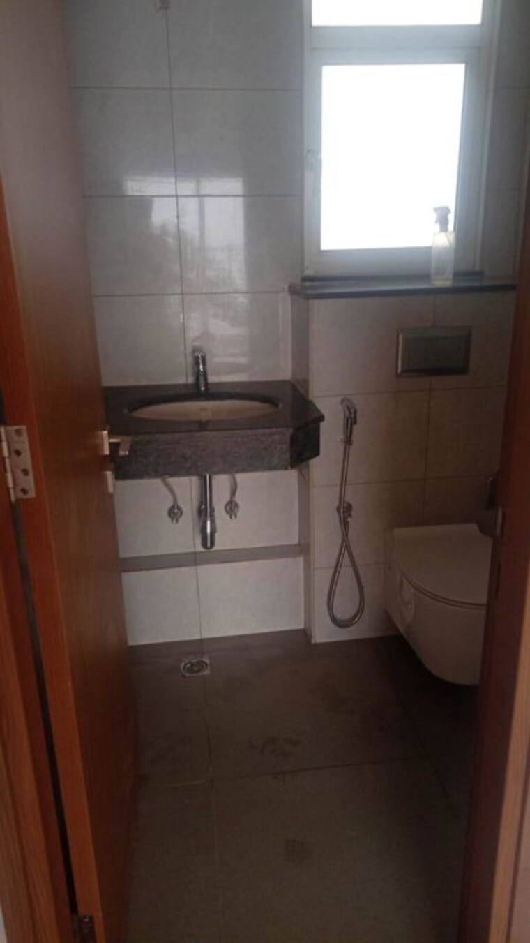 Bathroom, south city 1 3 Bedroom 280 Sq.Yd. Builder Floor In South City 1 Gurgaon 10434255