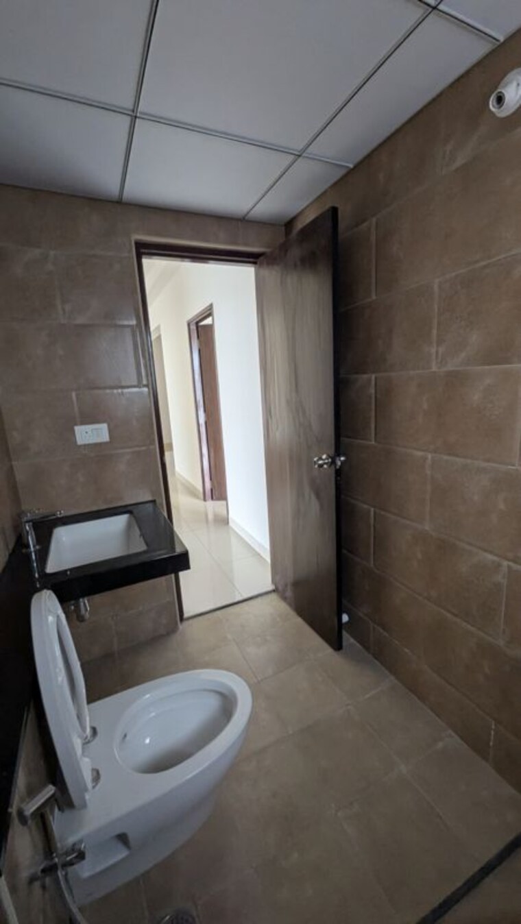 Bathroom, puravankara-purva-atmosphere 3 Bedroom 1908 Sq.Ft. Apartment In Thanisandra Main Road Bangalore 10434246