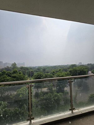 Plot Area in 1 BHK Builder Floor at South City 1 – for Rent