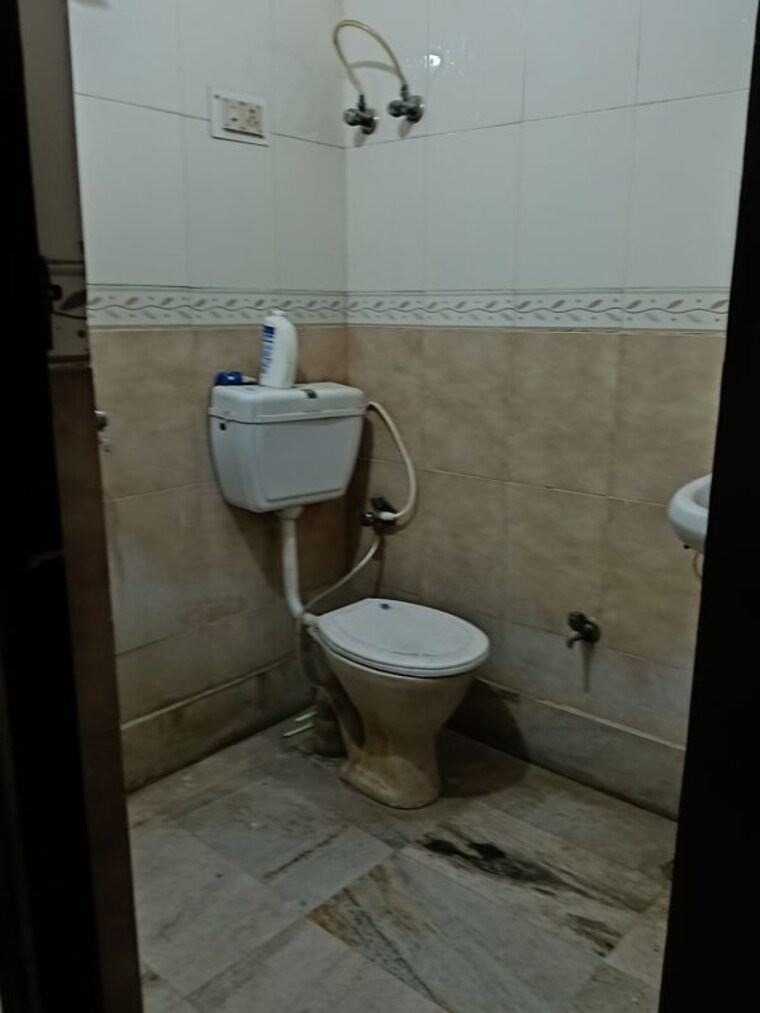 Bathroom, rajendra nagar sector 5 2 Bedroom 850 Sq.Ft. Builder Floor In Rajendra Nagar Sector 5 Ghaziabad 10434287