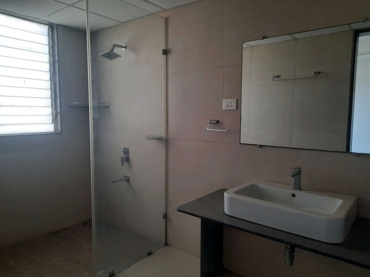 Bathroom, kolte-patil-tuscan-estate-signature-meadows 3.5 Bedroom 2000 Sq.Ft. Apartment In Kharadi Pune 10434286