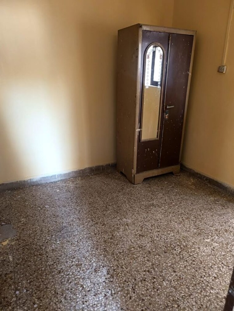 Room, satellite 1 Bedroom 350 Sq.Ft. Apartment In Satellite Ahmedabad 10434333