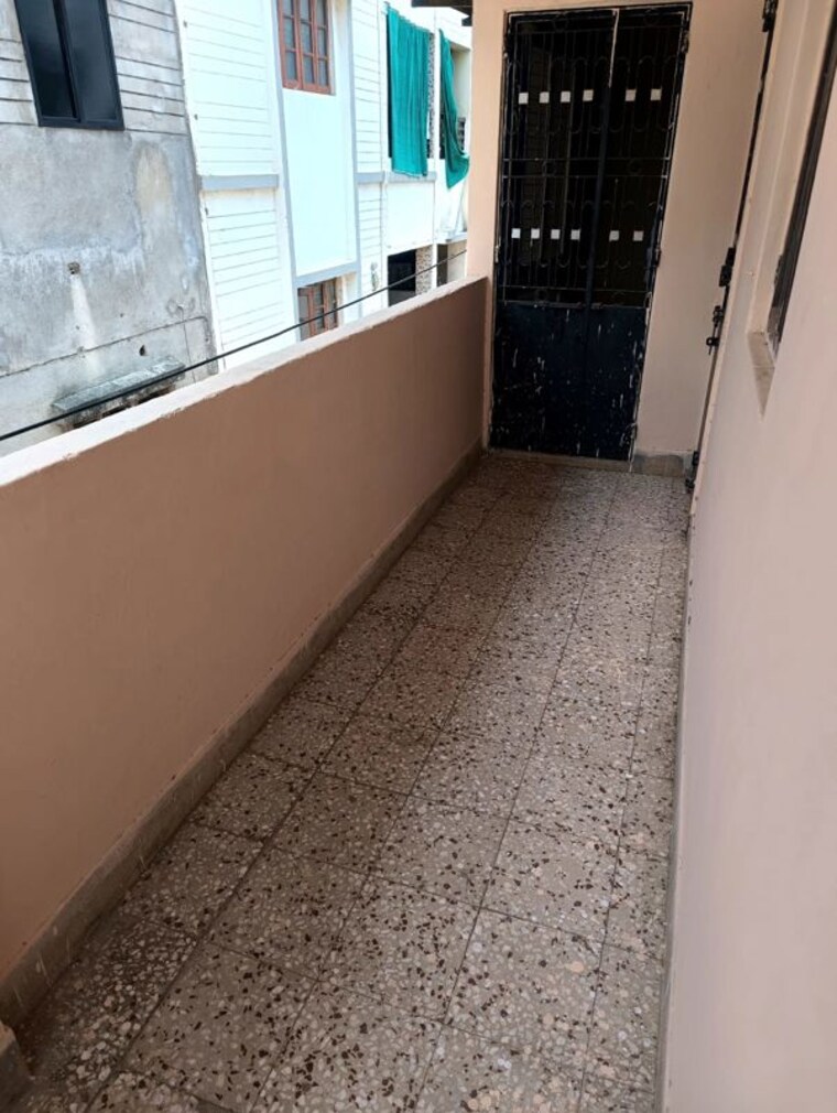 Balcony, satellite 1 Bedroom 350 Sq.Ft. Apartment In Satellite Ahmedabad 10434333