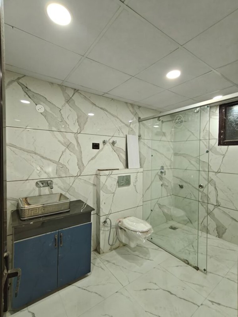 Bathroom, shriram-residency 4 Bedroom 2000 Sq.Ft. Apartment In Ahinsa Khand 2 Ghaziabad 10434327