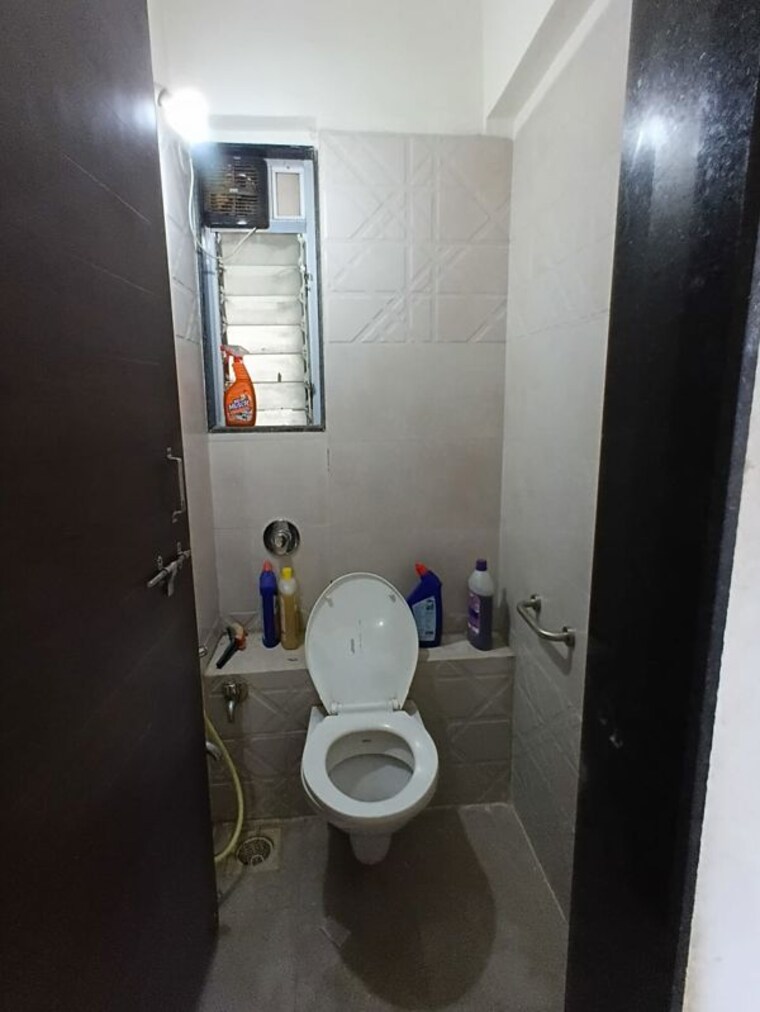 Bathroom, satellite-tower 3 Bedroom 1150 Sq.Ft. Apartment In Goregaon East Mumbai 10434355