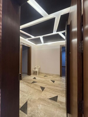 Building Lobby in 4 BHK Builder Floor at Ansal Sushant Lok I, Sector 43 – for Rent