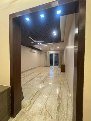 Building Lobby in 4 BHK Builder Floor at Ansal Sushant Lok I, Sector 43 – for Rent