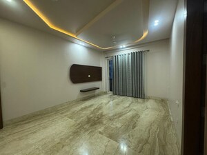 Room in 4 BHK Builder Floor at Ansal Sushant Lok I, Sector 43 – for Rent