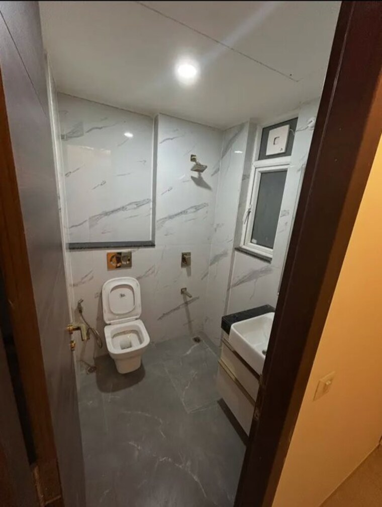 Bathroom, smart-world-orchard 2 Bedroom 1205 Sq.Ft. Builder Floor In Sector 61 Gurgaon 10414910