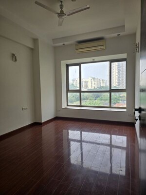 Room in 3 BHK Builder Floor at Sushant Lok I – for Rent
