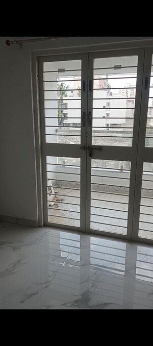 Room in 2 BHK Apartment at Dhankawadi – for Rent