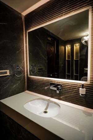 Furnished Amenities in 4 BHK Apartment at Vasant Kunj – for Sale