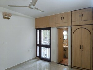 Room in 3 BHK Apartment at Vasant Kunj – for Rent