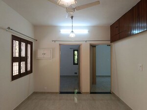 Room in 3 BHK Apartment at Vasant Kunj – for Rent