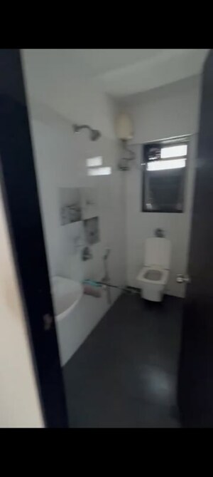 Bathroom in 1 BHK Apartment at Nehru Nagar – for Rent