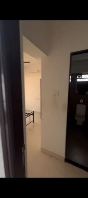 Furnished Amenities in 1 BHK Apartment at Nehru Nagar – for Rent