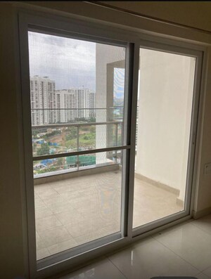 Room in 2 BHK Apartment at Puravankara Silversands, Mundhwa – for Rent