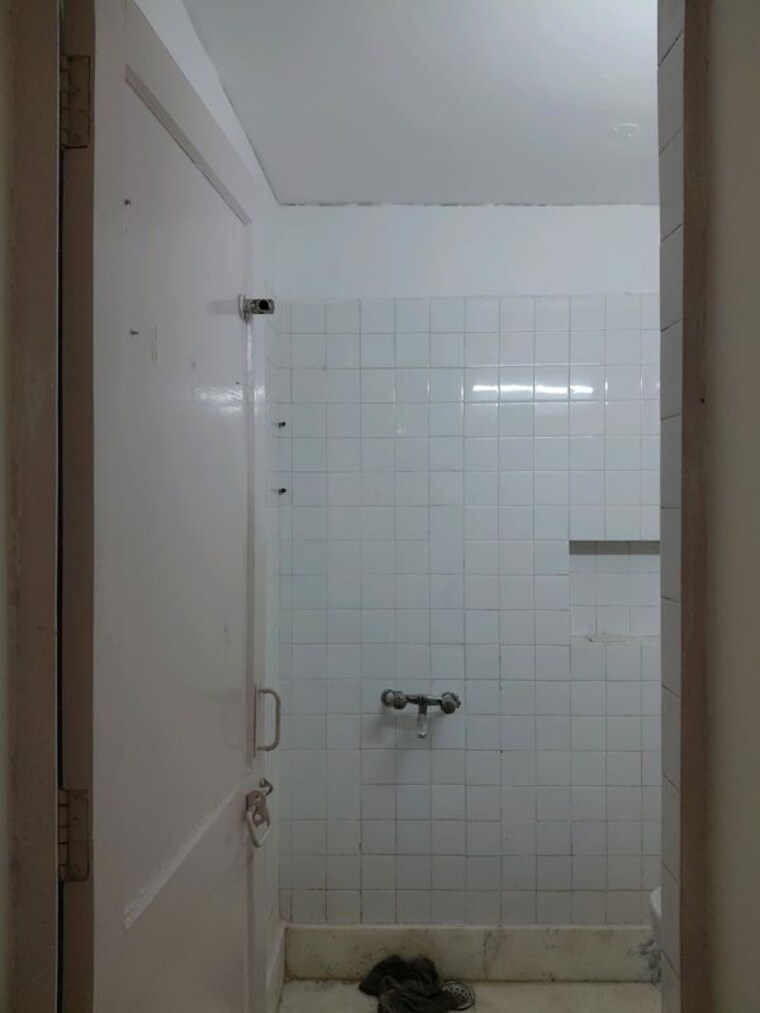 Bathroom, vasant kunj 3 Bedroom 1600 Sq.Ft. Apartment In Vasant Kunj Delhi 10434489