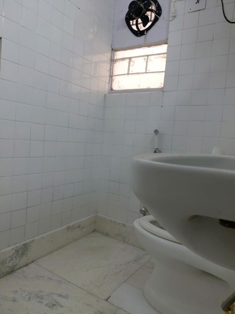 Bathroom, vasant kunj 3 Bedroom 1600 Sq.Ft. Apartment In Vasant Kunj Delhi 10434489