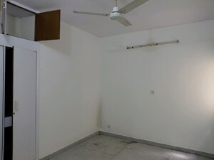 Room in 3 BHK Apartment at Vasant Kunj – for Rent