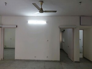 Room in 3 BHK Apartment at Vasant Kunj – for Rent