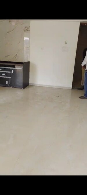 Room in 1 BHK Apartment at Deraiya Classico, Kurla East – for Rent
