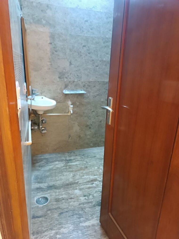 undefined, chittaranjan park 3 Bedroom 1800 Sq.Ft. Builder Floor In Chittaranjan Park Delhi 10434483