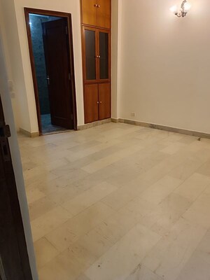 Room in 3 BHK Builder Floor at Chittaranjan Park – for Rent