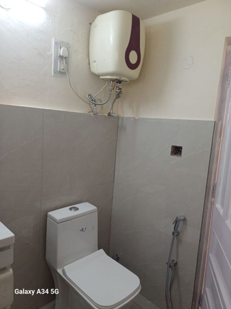 Bathroom, sector 36 3 Bedroom 4500 Sq.Ft. Builder Floor In Sector 36 Chandigarh 10434491